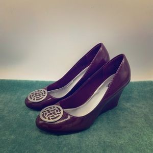 Like new patent leather wedge with embellishments